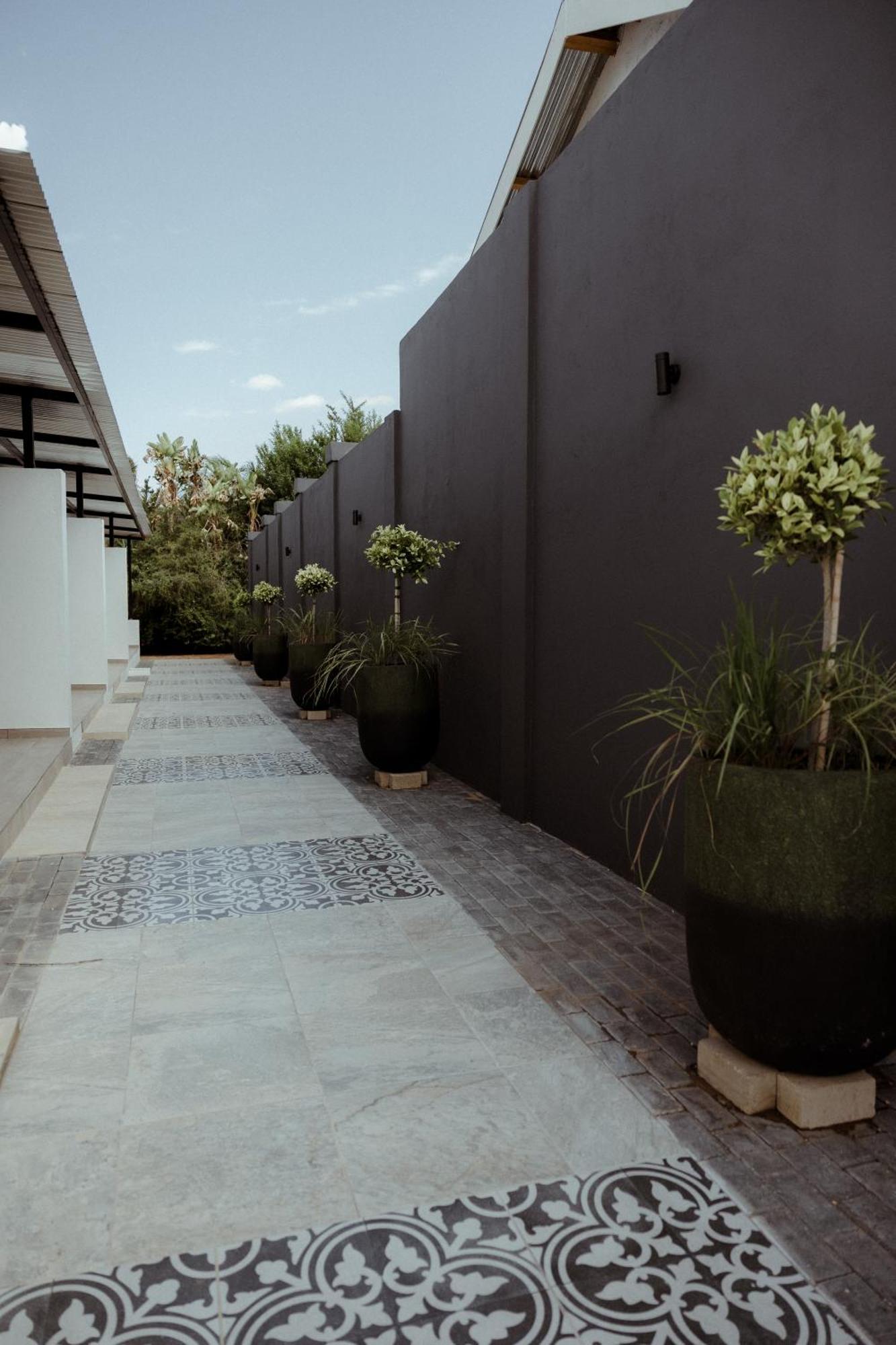 Out Of Africa Town Lodge Otjiwarongo Exterior photo