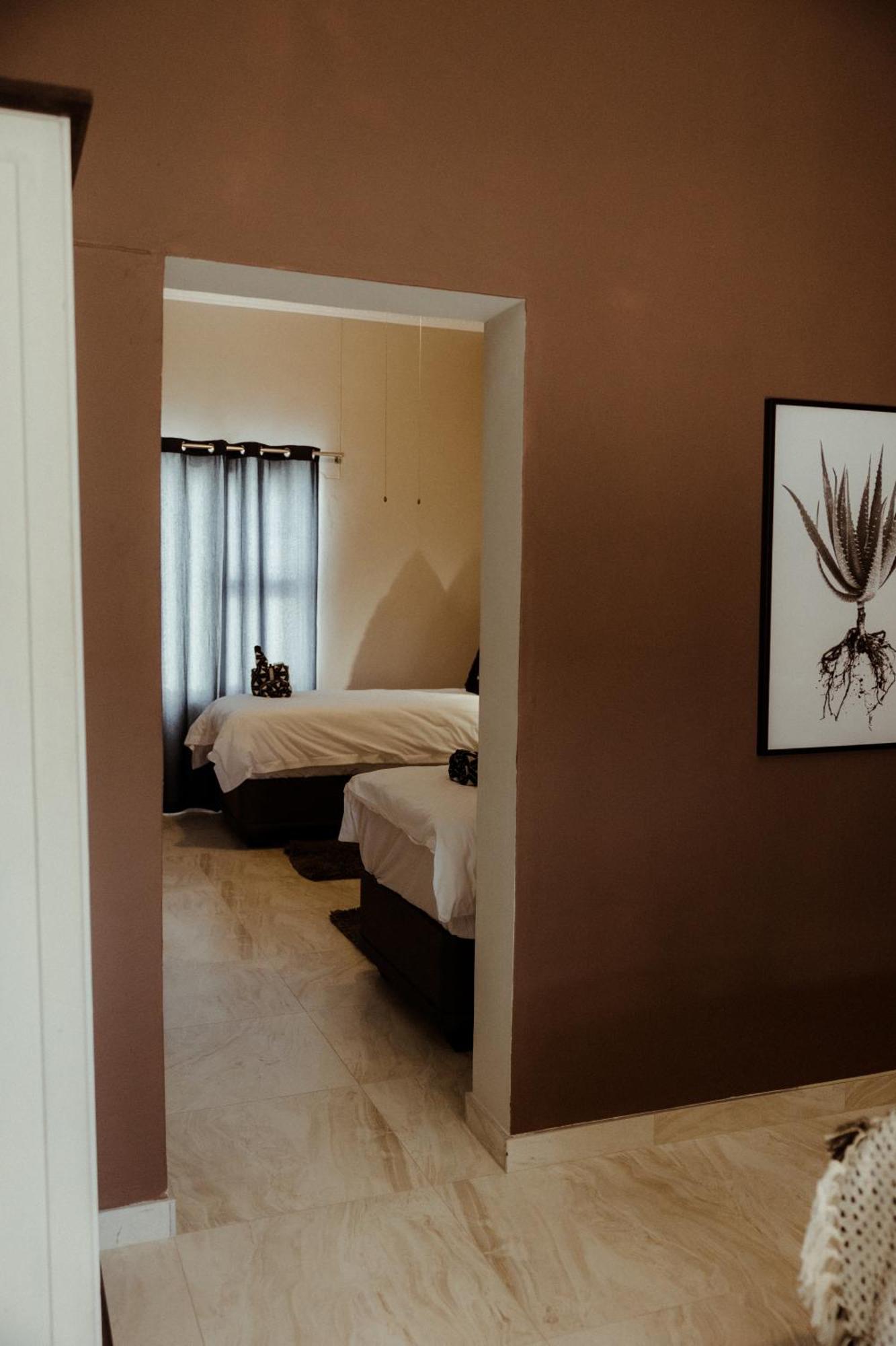 Out Of Africa Town Lodge Otjiwarongo Exterior photo