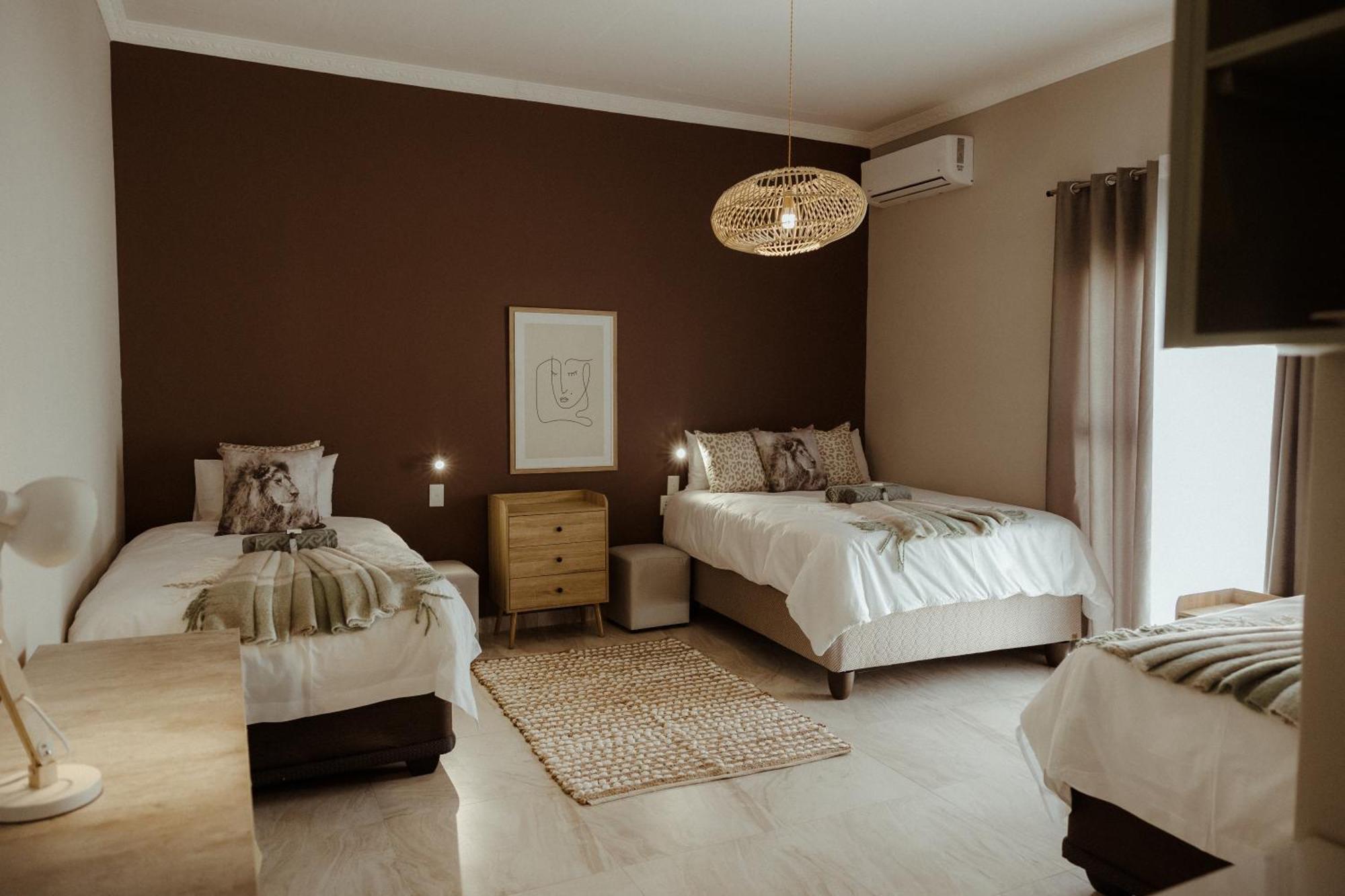 Out Of Africa Town Lodge Otjiwarongo Exterior photo